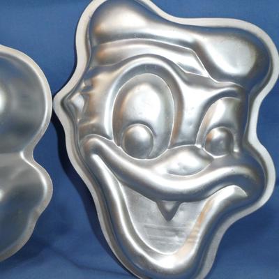 Disney Accessories | #23 C Disney 1976 Vintage Donald Duck Cake, Ice, Ice Cream, Or Jello Mold | Color: Cream | Size: Osbb