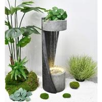 Brunnen ZELOS: Eleganter Outdoor-Brunnen mit LED-Beleuchtung