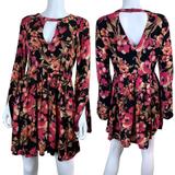 Free People Dresses | Free People Tegan Women Size 8 Floral Bell Sleeve Pleated Mini Dress Long Sleeve | Color: Black/Pink | Size: 8