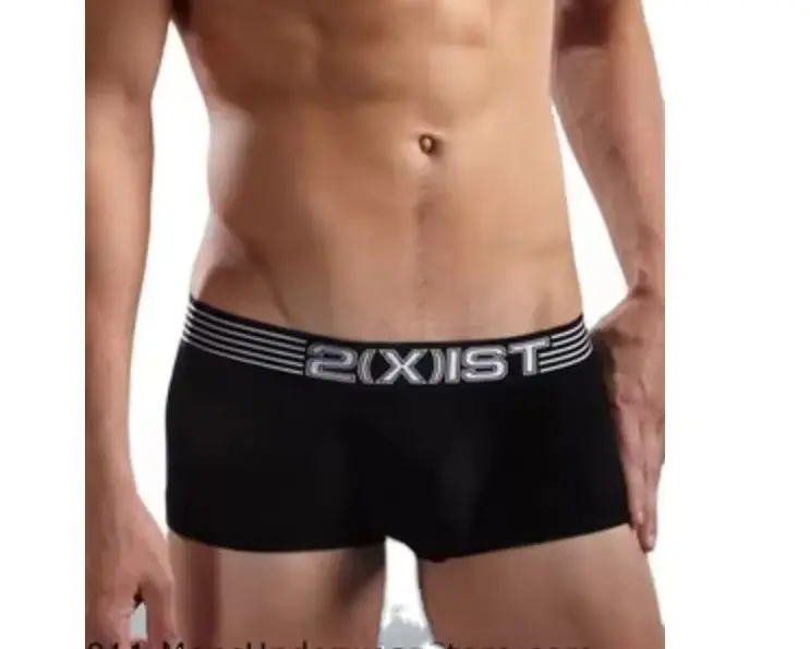 Zwei Optionen für atmungsaktive Herren-Boxershorts: einfarbige, minimalistische Tasche, bequeme Modal-Boxershorts Image