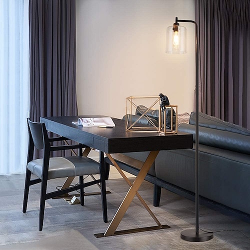 LED-Stehlampe mit aufgehängtem Blasenglasschirm und einzigartigen LED-Lampen, die für Schlafzimmer und Wohnzimmer geeignet sind. Moderne vertikale Industrielampe, hohe Stangenlampe, geeignet für Büro Image