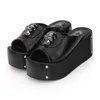 Große Größe Sommer Frauen Plattform Sandalen Anime Schädel Nieten Damen Dark Gothic Punk Lolita Cosplay Schuhe Muffin Sandalen Hausschuhe
