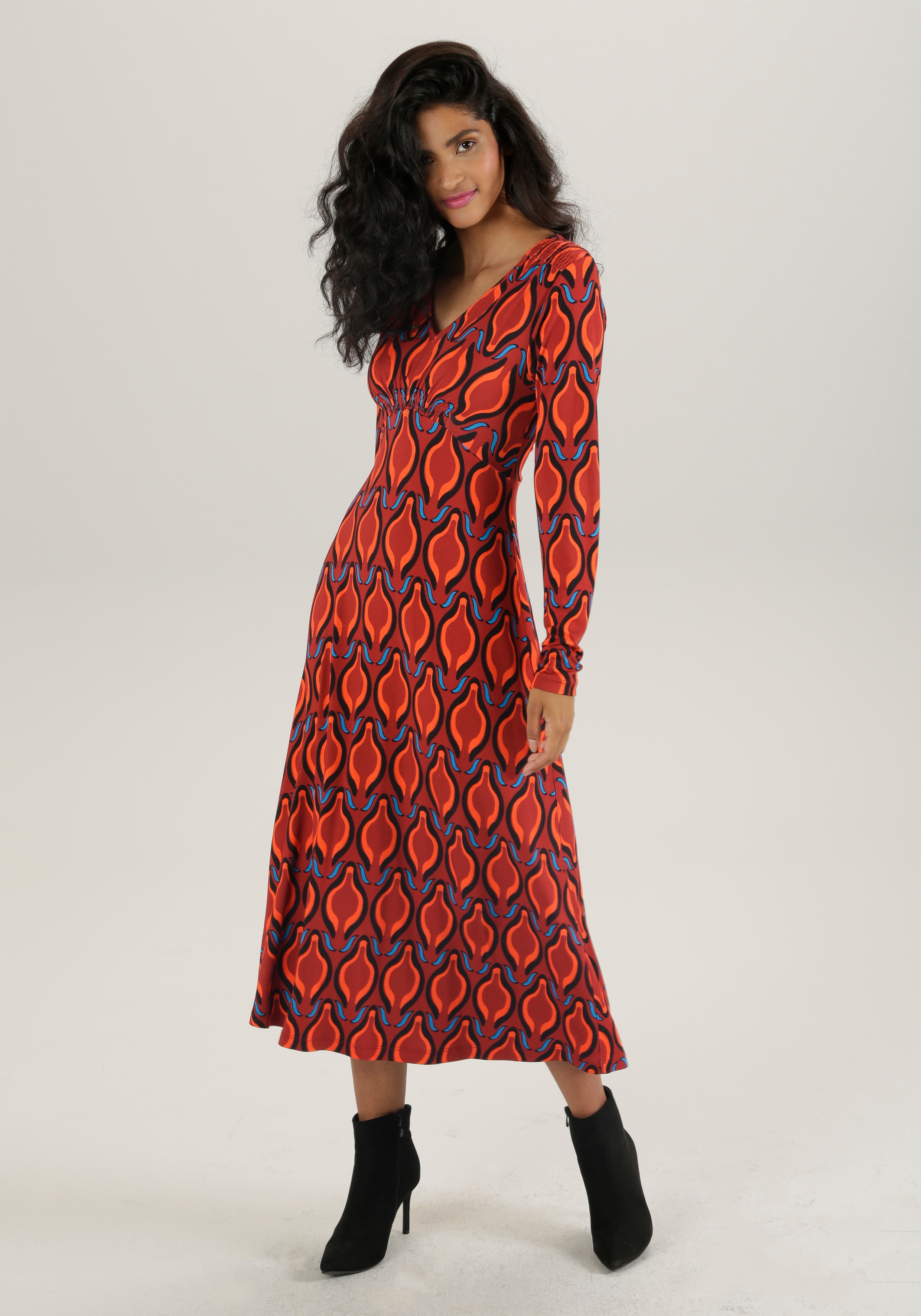 Midikleid ANISTON SELECTED, Damen, Gr. 48, N-Gr, rot (dunkelrot, schwarz, blau, rot), Single Jersey, Obermaterial: 95% Viskose, 5% Elasthan, bedruckt, gemustert, figurumspielend Midi, V-Ausschnitt, Kleider Midikleid, mit Smok-Einsätzen und Retro-Druck