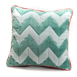 Kissen Zig Zag 45x45 cm aus grünem Samt - Mehrfarbig Stoff Amadeus 45x8 cm Image