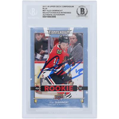 Alex DeBrincat Chicago Blackhawks signierte 2017-18 Upper Deck Compendium Blau #877 Beckett Fanatics bezeugte authentifizierte Rookie-Karte Image