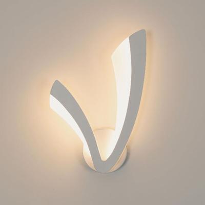 COMELY Moderne LED-Wandleuchte Weiß 12W, Kreatives Design aus Acryl in V-Form, Warmweißes Licht Image