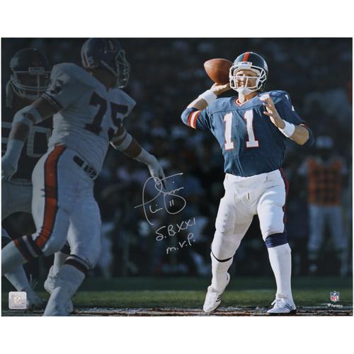 Von Phil Simms, New York Giants, signiertes 16 x 20 Zoll großes Super Bowl XXI vs. Broncos Spotlight-Foto mit der Aufschrift „S.B. XXI M.V.P.“