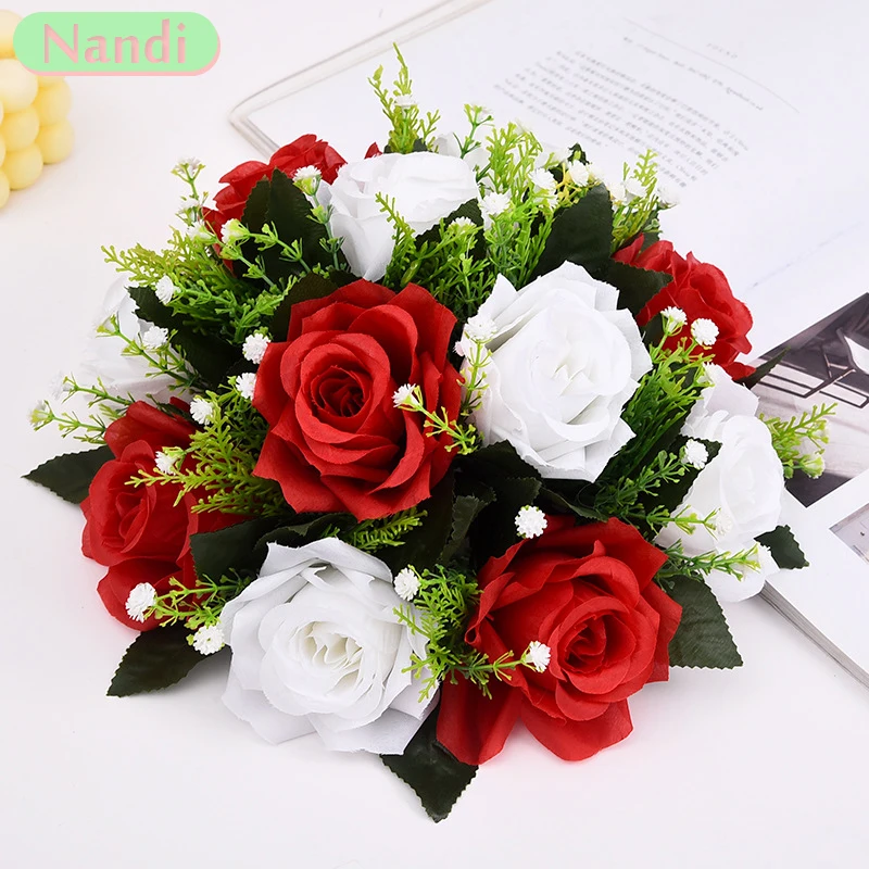 Günstige künstliche Blumenkugel aus Kunststoff mit grüner Netzbasis, Seidentischdekoration für Hochzeitsdekoration, Party, Straße, Blumensträuße