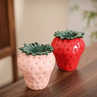 Ceramic strawberry ashtray with lid, windproof and fly ash proof, home, living room, office ashtray