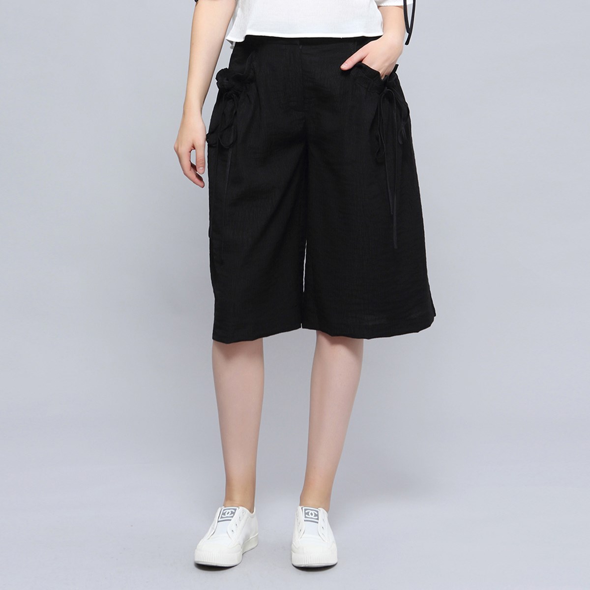 Lässige Capri-Hose mit weitem Bein Image