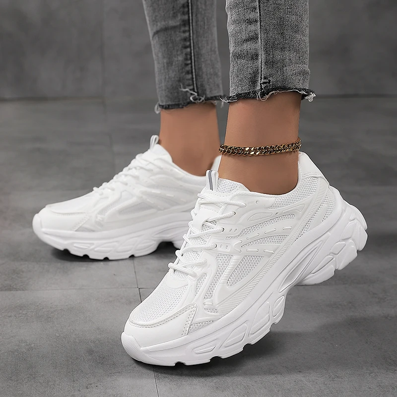 Scarpe sportive basse da donna scarpe sportive da passeggio bianche traspiranti con lacci scarpe sportive spesse da corsa abbinate casual