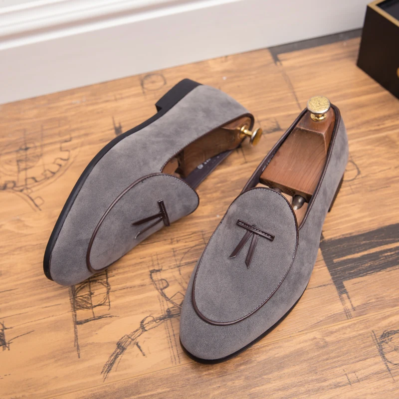 Heiß begehrte Herren-Wildlederschuhe Europa Amerika Weichsohlige Bequeme Slipper Einfache Vielseitige Casual- und Formelle Schuhe Größe 38-44