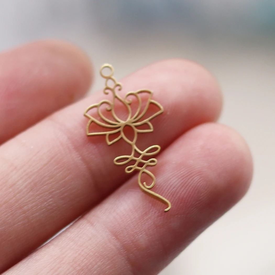 3 Stück/Lotus Charm Edelstahl Gold Farbe zierliche heilige Lotusblume Anhänger Yoga Chakra Buddha baumeln Ohrringe Geschenk