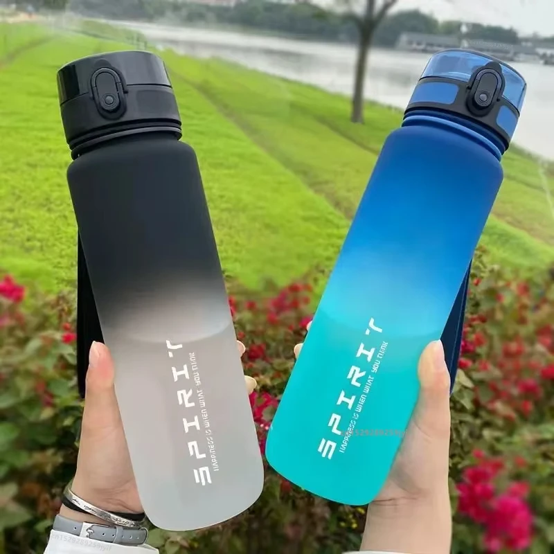 1-Liter-Sportwasserflasche mit großem Fassungsvermögen, auslaufsicher, bunter Kunststoffbecher, zum Trinken, für Outdoor-Reisen, tragbar, für Fitnessstudio, Fitness, Krüge Image