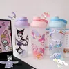Süße Sanrio Kuromi Hello Kitty DIY Aufkleber Tasse Anime 500 ml große Kapazität tragbare Kunststoff Shaker Tasse Cartoon süße DIY Aufkleber
