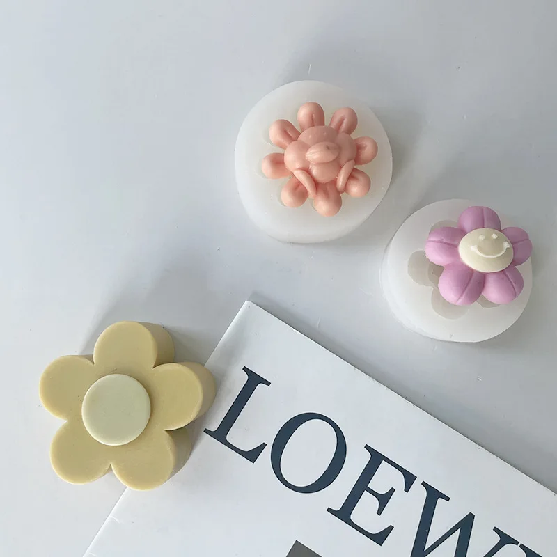 Diy kleine blumenförmige Duftkerze Silikonform, handgemachte Gips Seife Epoxidharz Home Dekoration Gussform Image