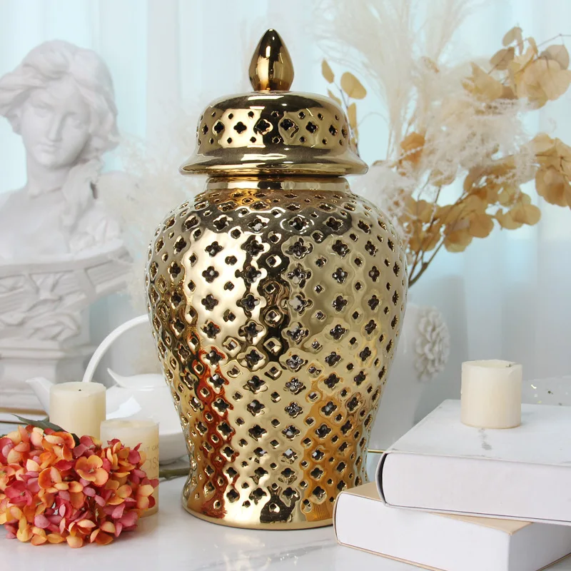 Durchbohrte goldene Keramik vase Ingwer glas mit Deckel aushöhlen Vorrats glas Knospe Vase geschnitzte Gitter Tempel glas für Zimmer nach Hause dekorativ