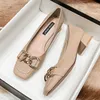 Neue Frauen Med Ferse Platz Toe Pumps Büro Dame Schuhe Große Gold Metall Kette Weichen Sohlen Slip auf Leahter Schuhe