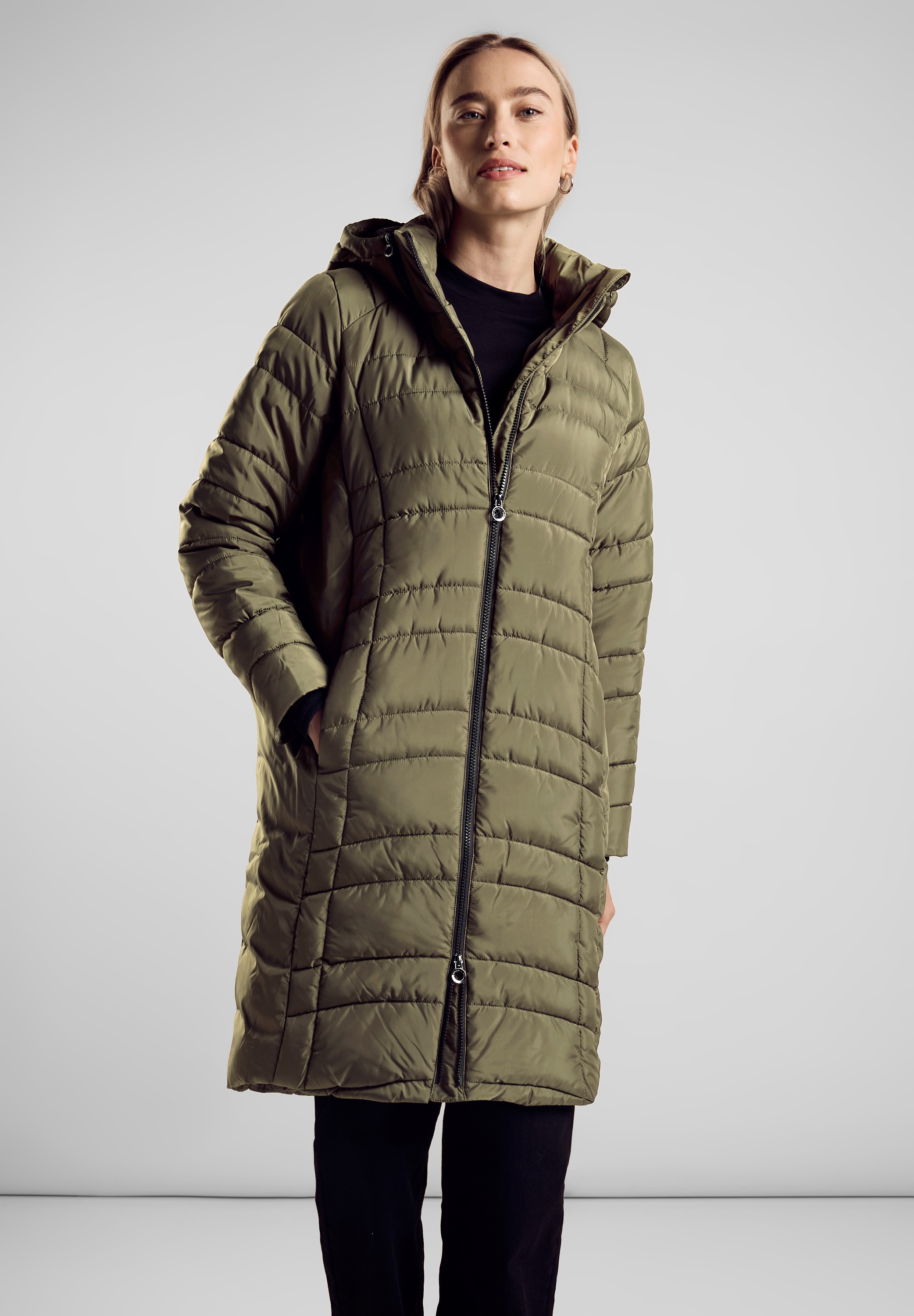 Steppmantel STREET ONE, Damen, Gr. 46, grün (winter moss grün), Stoff, 100% Polyester, unifarben, Casual, normal hüftbedeckend, ohne Ausschnitt, Bündchen, Mäntel, mit Kapuze Image