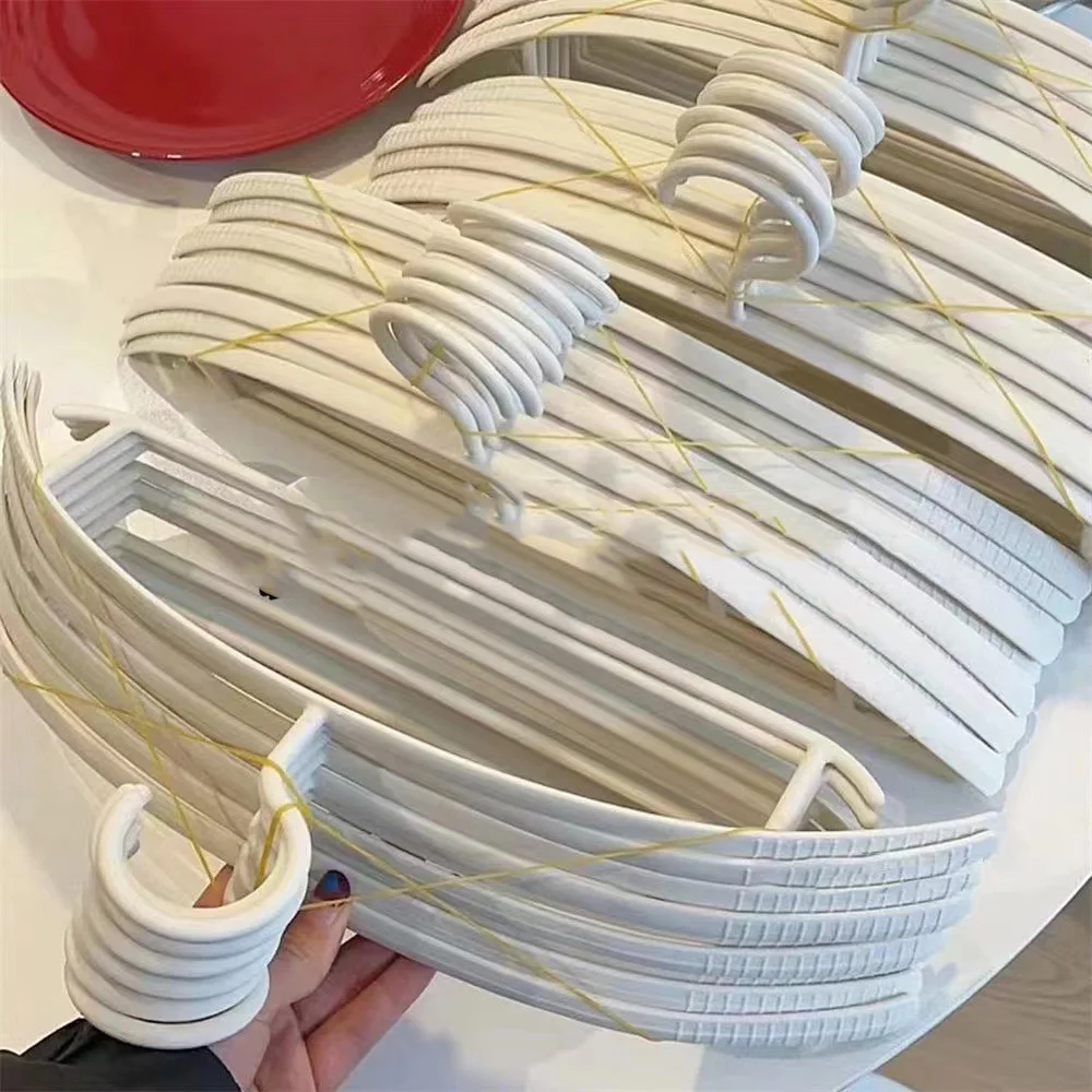 Kleiderbügel für den Haushalt, breite Schulterverdickung, rutschfest, spurlos, spurlose Beschichtung, Unterstützung für Schlafsaal, trockene und nasse Wäschetrocknung