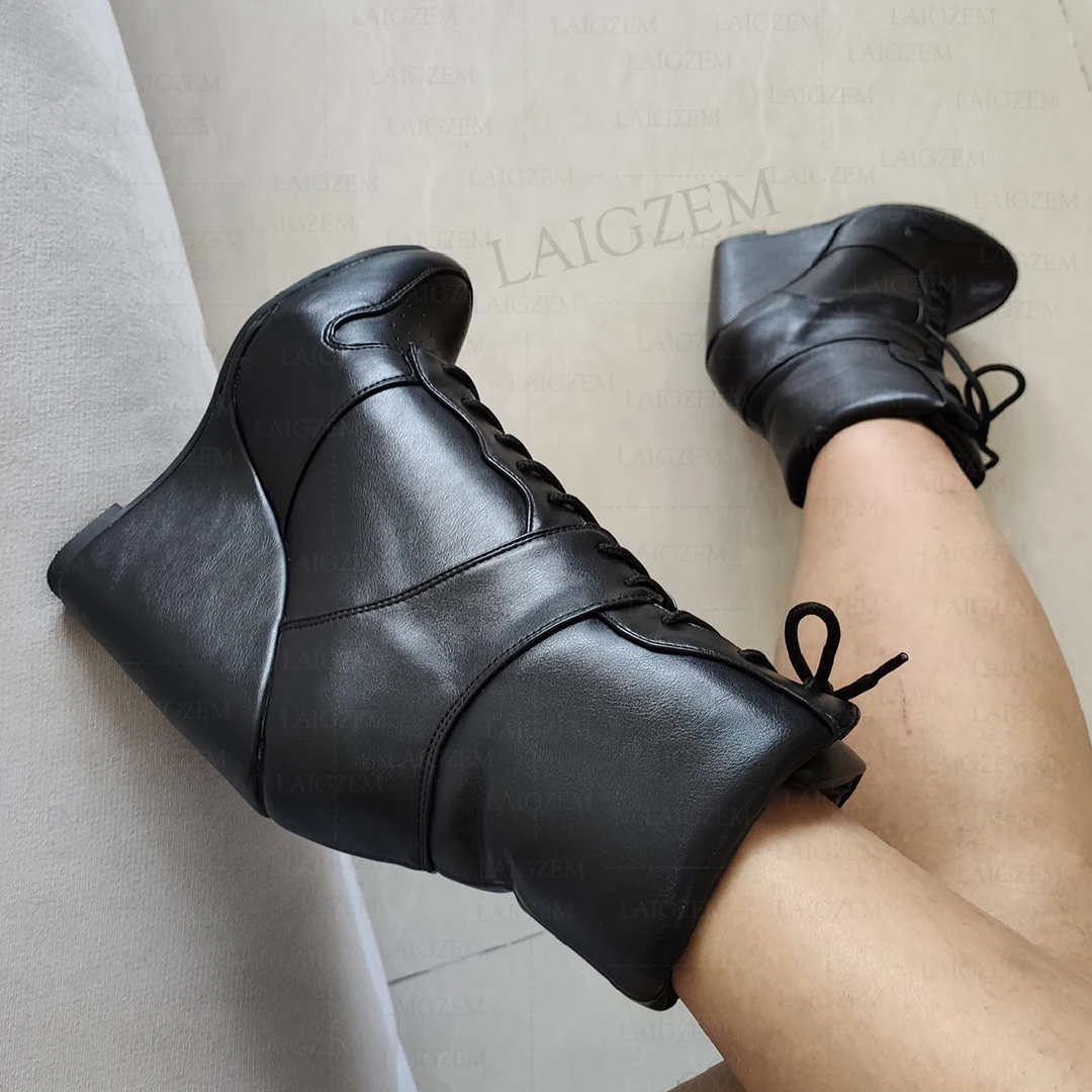 BERZIMER Ankle Booties Keile Faux Leder Lace Up Höhe Erhöhen Schwarz Kurze Stiefel Damen Schuhe Frau Große Größe 40 42 45 47 52