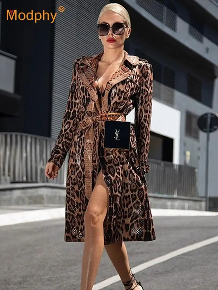 Hochwertige Winter neue Schlange Druck Mantel Frauen sexy Gürtel schlanke Lack leder gewaschen Mäntel weibliche elegante Mode Party Kleidung