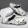 2024 sommer Neue männer Hausschuhe Outdoor Garten Clogs Männlichen Casual Schuhe Mode Luxus Sandalen Komfort Hause Weiche Hausschuhe 40-45