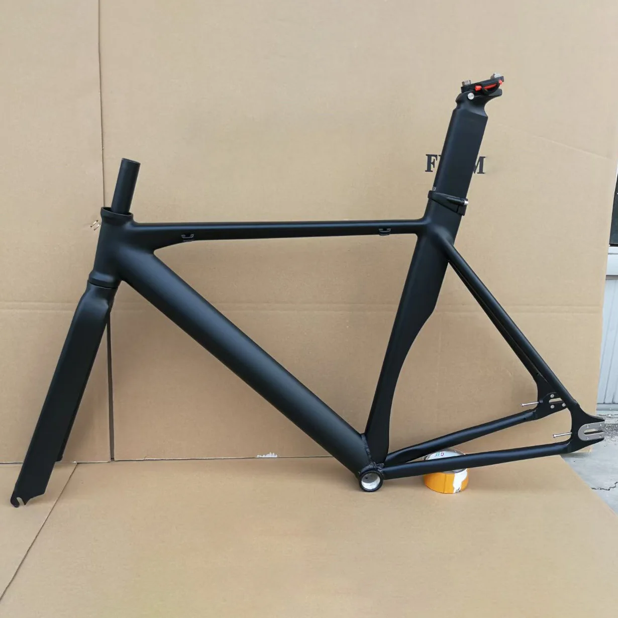 700c 52cm Fixie Fahrrad rahmen Aluminium legierung geringer Wind widerstand Muskel rahmenset Fixed Gear Track Bike Front legierung oder Carbon gabel Image