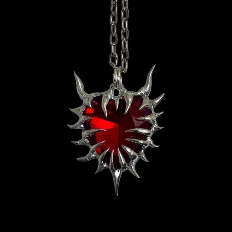Dark Gothic personalisierte Thorn Red Heart Anhänger Gun Black Halskette Unisex Punk Hip Hop Party Halskette Schmuck Zubehör