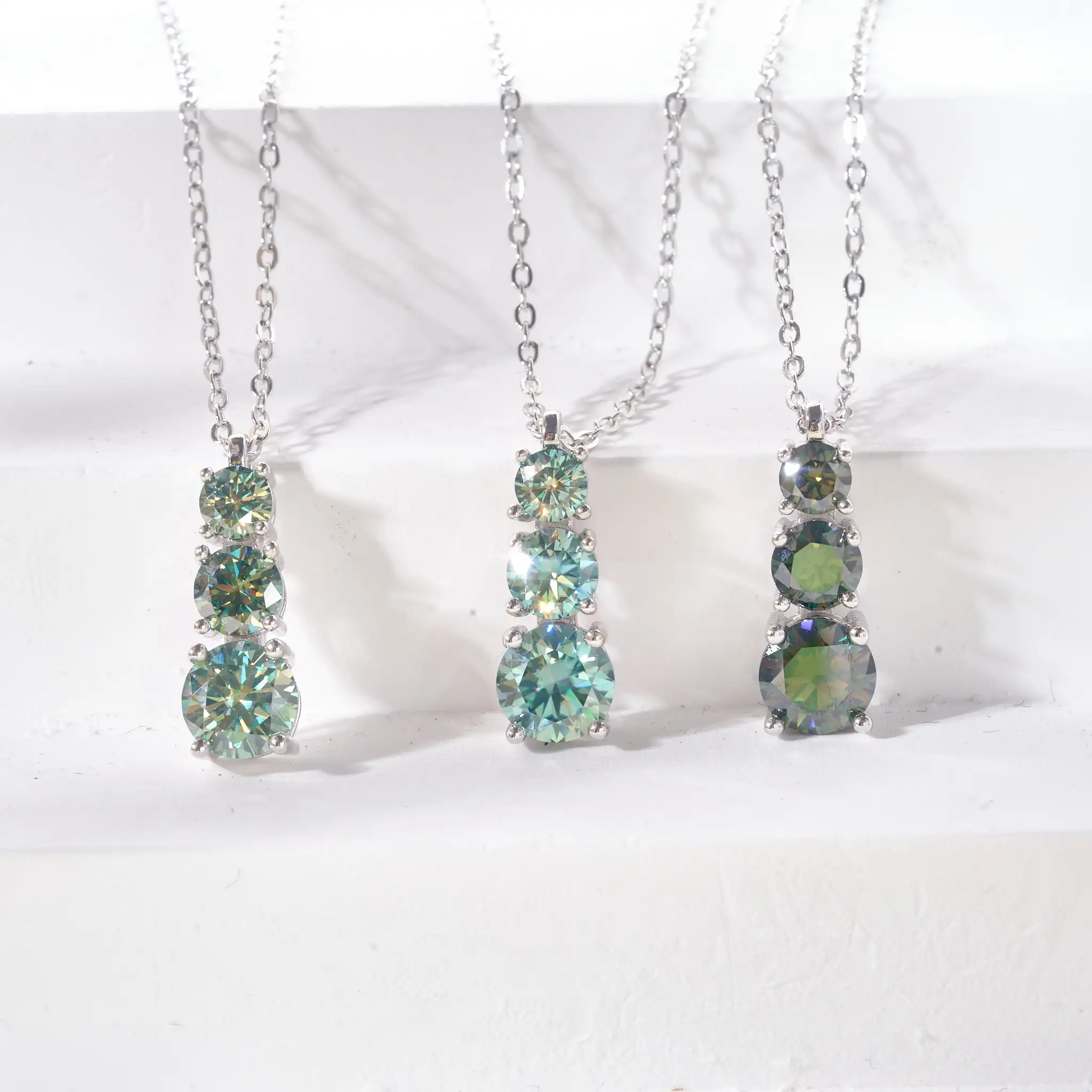 2024 neue original 1,8 Silber drei Stein Anhänger Halskette Moissan ite 1.8ct weiblichen Schmuck Valentinstag Geschenk Halsketten für Frauen Image