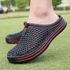 Männer Sommerschuhe Sandalen Herren Löcher Sandalen hohle atmungsaktive Flip Flops verstopft Schuhe Mode Strand Hausschuhe große Größe 45