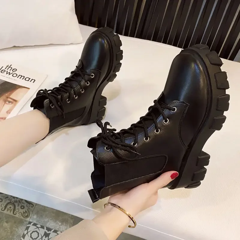 Neue Stiefeletten für Frauen Dicke Unterseite Runde Kappe Echtes Leder Stiefel Schwarz Weiß Allgleiches Botas Feminina Plattform Schuhe