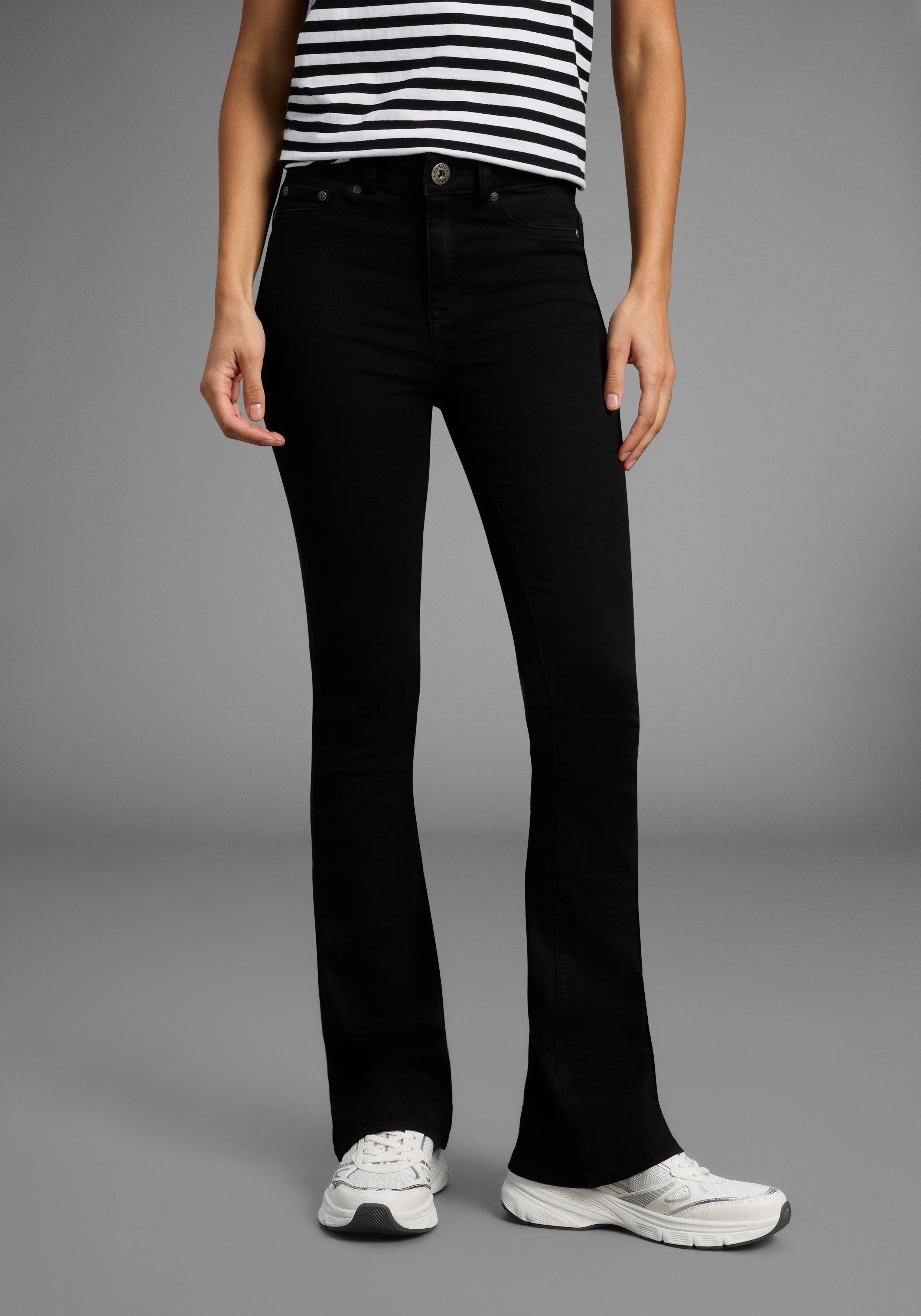 Bootcut-Jeans ARIZONA "Ultra Stretch", Damen, Gr. 24, K + L Gr, schwarz (schwarz schwarz), Denim/Jeans, Obermaterial: 63% Baumwolle, 32% Polyester, 5% Elasthan, eng lang, Jeans, ausgestellte Beinform, Used-Waschung, hohe Leibhöhe, Topseller