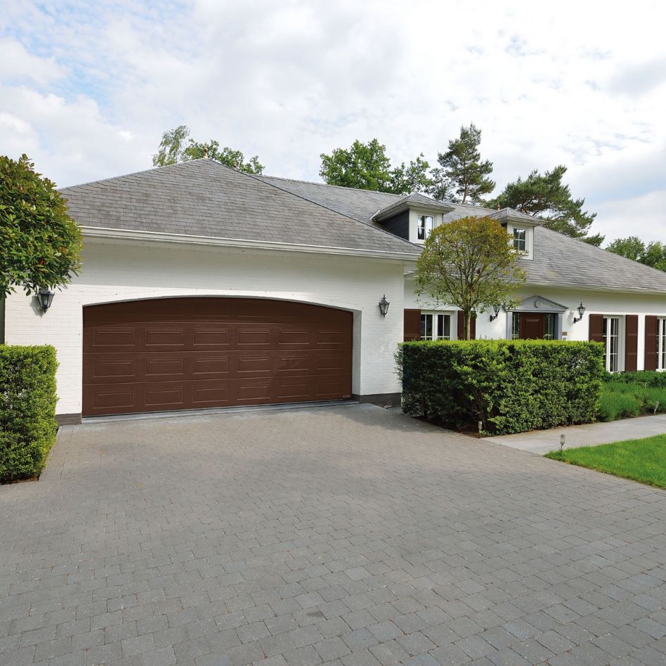 HÖRMANN Sektionaltor LPU42 mit Zarge S-Sicke terrabraun, Zarge mit N-Beschlag, 2375x2250 mm Image