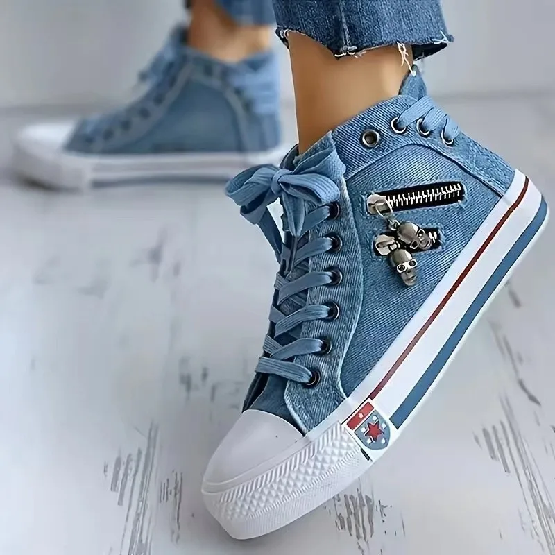 Damenschuhe Mode Denim Freizeit schuhe Schädel Metall dekoration Damen flache Turnschuhe Vintage High-Top-Frauen vulkan isierte Schuhe bestimmten Image
