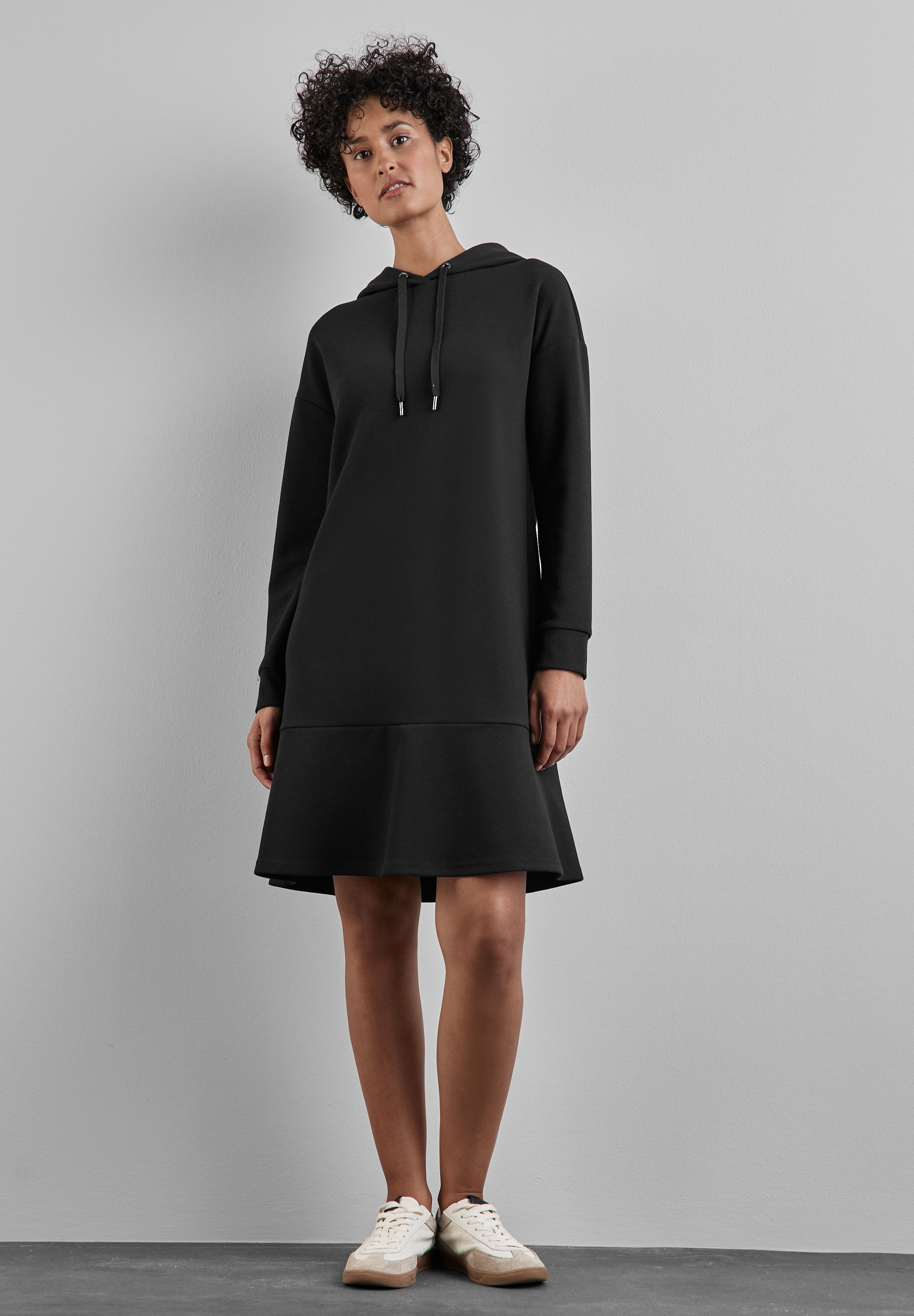 Sweatkleid STREET ONE, Damen, Gr. 40, EURO-Größen, schwarz, Stoff, 68% Polyester, 28% Viskose, 4% Elasthan, unifarben, gerade knieumspielend, ohne Ausschnitt, Bündchen, Kleider Sweatkleid, mit Kapuze