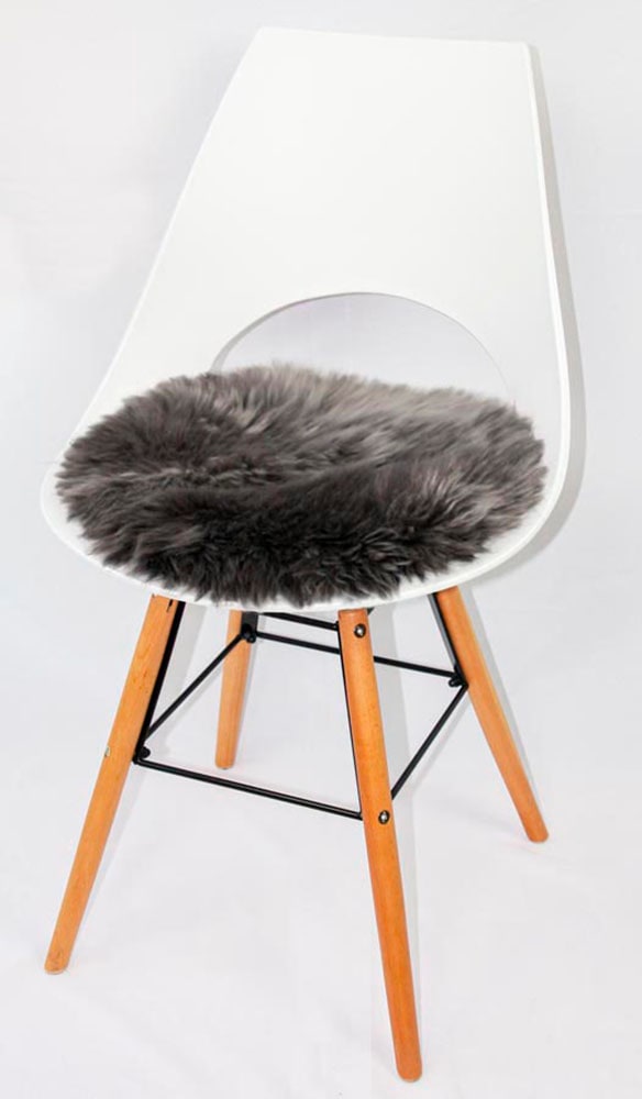 Stuhlkissen HEITMANN FELLE "Lamm, Sitzauflage rund", grau (taupe, felloptik unifarben), B:45 L:45 Ø:45, Lammfell, Dekokissen_Sitzkissen_Kissenhüllen, Ø 45 cm, echtes Lammfell, waschbar, auch als 2er oder 4er Set Image