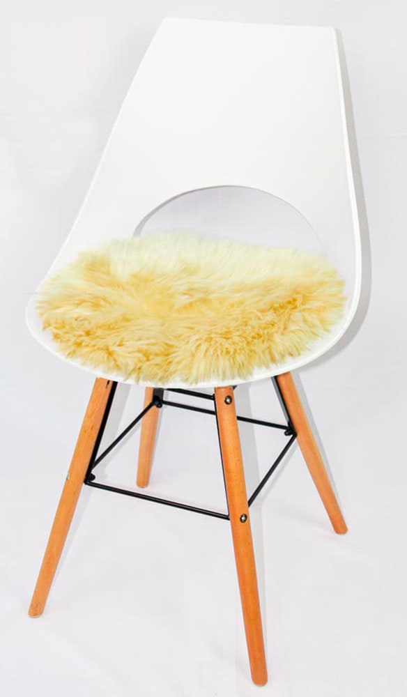 Stuhlkissen HEITMANN FELLE "Lamm, Sitzauflage rund", beige (beige, felloptik unifarben), B:45 L:45 Ø:45, Lammfell, Dekokissen_Sitzkissen_Kissenhüllen, Ø 45 cm, echtes Lammfell, waschbar, auch als 2er oder 4er Set Image
