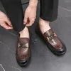 Männer formelle Business Casual Lederschuhe britischen Stil Metalls chnalle Dekoration bequeme und atmungsaktive Freizeit schuhe