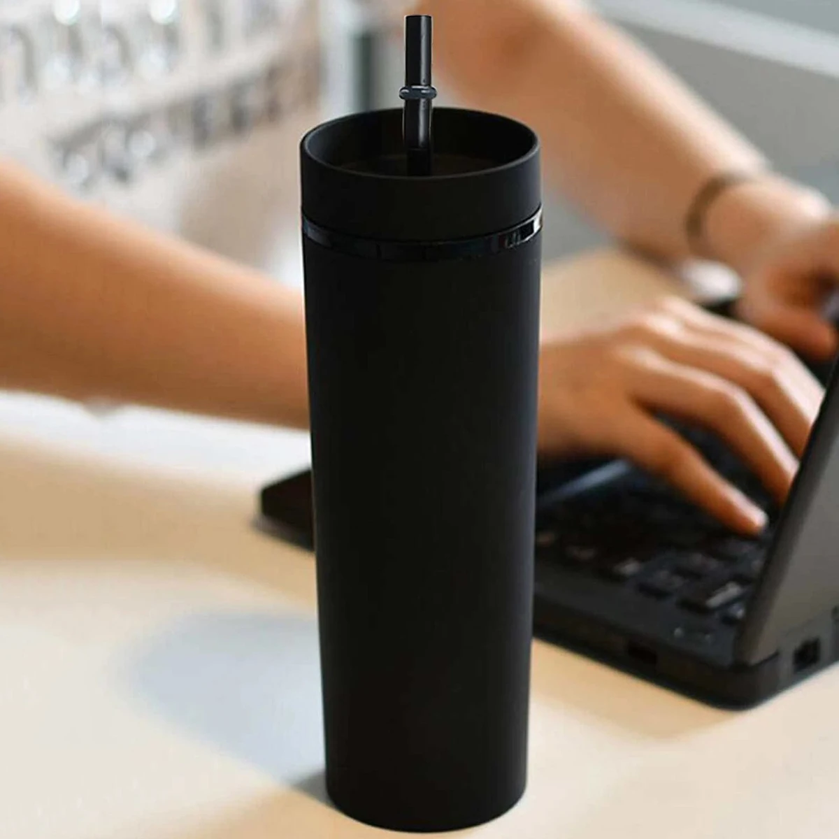 1 Stück – Doppelschichtiger Plastikbecher mit hohem ästhetischem Wert und großem Fassungsvermögen, geradem Schlauch für kaltes Getränk, tragbarer Becher, Strohbecher Image