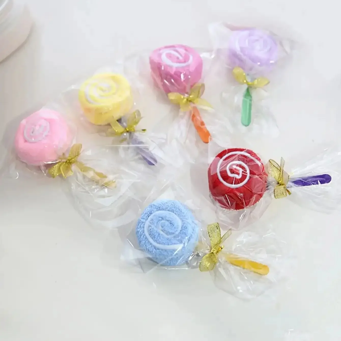 1/3/5 Stück – Kreatives Geschenk zum Valentinstag, Kuchen, Handtuch, Lutscher, Hochzeitsgeschenk, Geburtstagsgeschenk, Hochzeitsgeschenk – zufällige Farbe Image