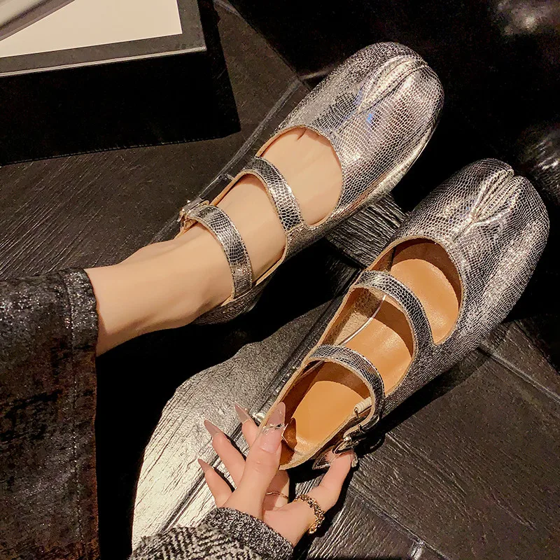 Mkkhou Mode Pumps neue hochwertige Echt leder Silber Split Toe Schuhe Doppel gürtel Schnallen moderne Mary Janes Tabi Schuhe
