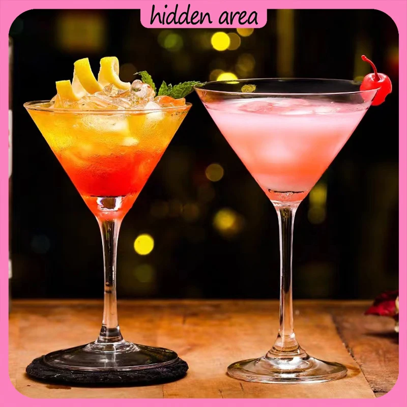 Cocktailglas, dreieckiges Glas, Martini-Glas, kreatives hohes Glas, Barglas, klassisches Mischen, hohes Aussehen Image