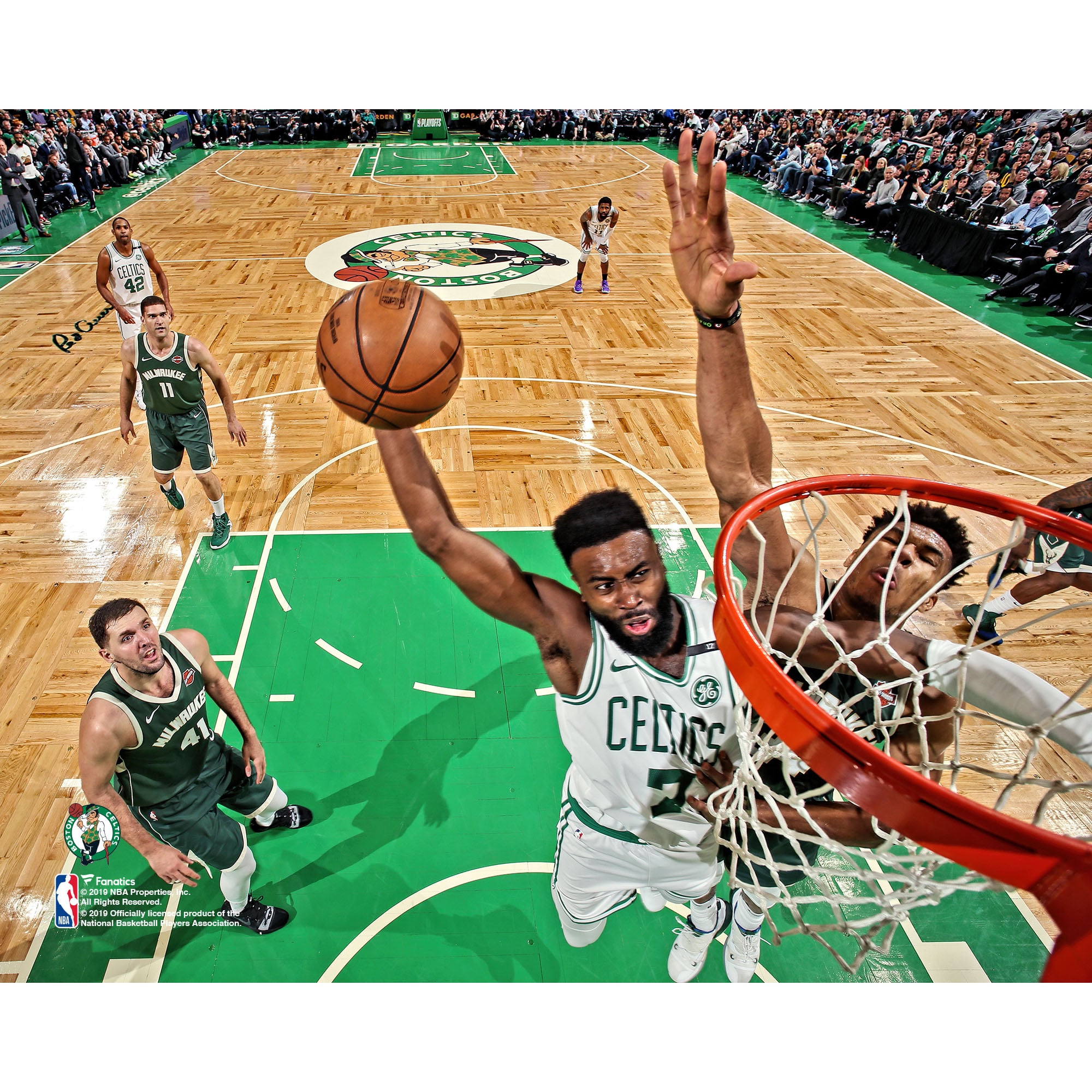 Dunk non signé de Jaylen Brown des Boston Celtics sur Giannis Antetokounmpo lors du troisième match - unisexe Taille: 16x20
