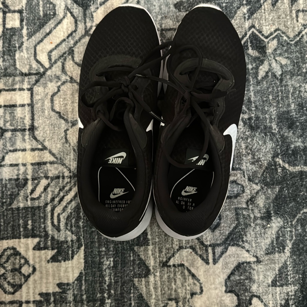 Nike Shoes | Black And White Nike Tennis Shoes | Color: Black/White | Size: 10.5