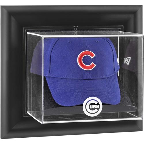 Wandvitrine mit Logo-Kappen der Chicago Cubs in schwarzem Rahmen