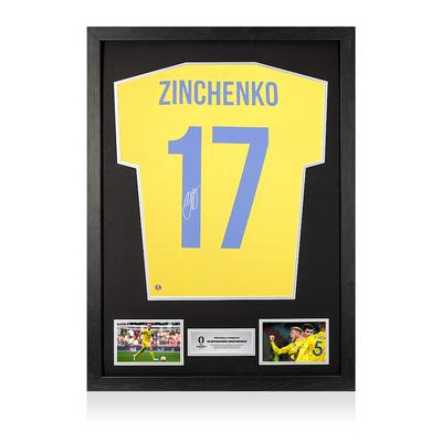 Von Oleksandr Zinchenko signiertes und gerahmtes UEFA 2024 Game4Ukraine-Trikot auf der Rückseite Image