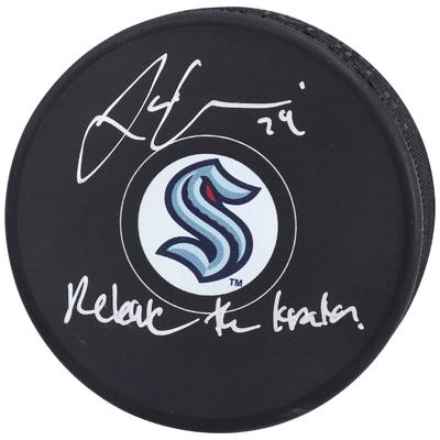 Von Jamie Oleksiak signierter Hockey-Puck der Seattle Kraken mit der Aufschrift „Release The Kraken“ Image
