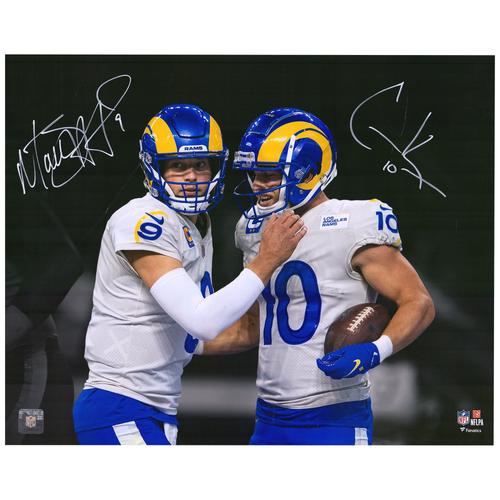 Autogrammfoto der Los Angeles Rams von Matthew Stafford und Cooper Kupp bei der Touchdown-Feier im Spotlight, 16 x 20 Zoll