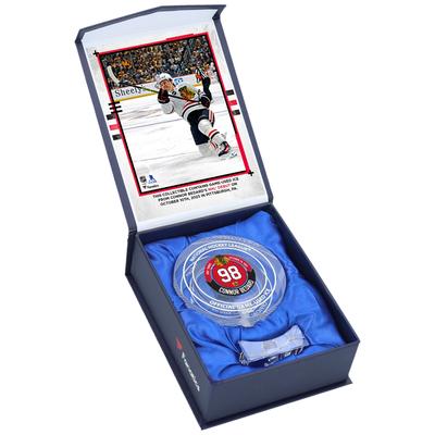 Connor Bedard Chicago Blackhawks NHL-Debüt-Kristallpuck – gefüllt mit beim Debütspiel verwendetem Eis Image